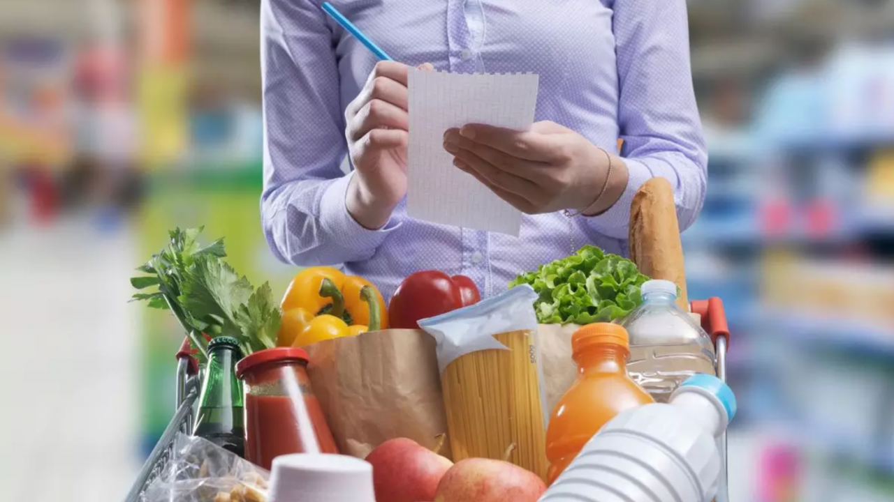 6 dicas essenciais para economizar nas compras de alimentos nos mercados