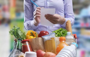 6 dicas essenciais para economizar nas compras de alimentos nos mercados