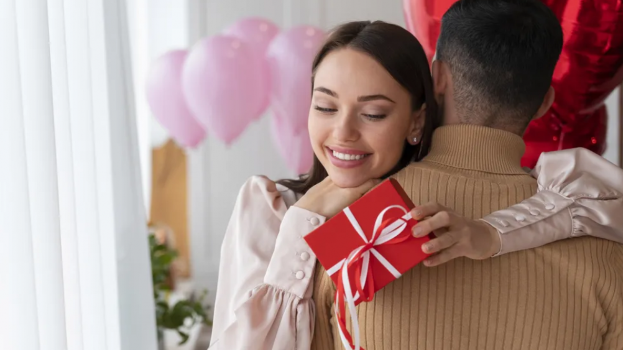 Dicas de moda para não errar no presente do dia a dos namorados