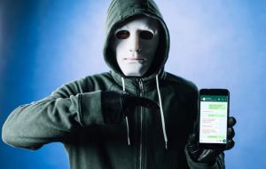 WhatsApp Hackeado: 90 jornalistas e ativistas foram alvos - Veja como se proteger