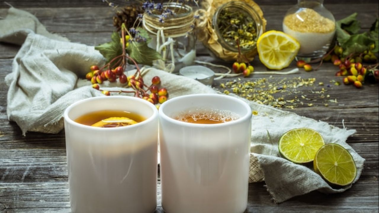 Drenagem linfática natural: 2 chás poderosos para combater a celulite