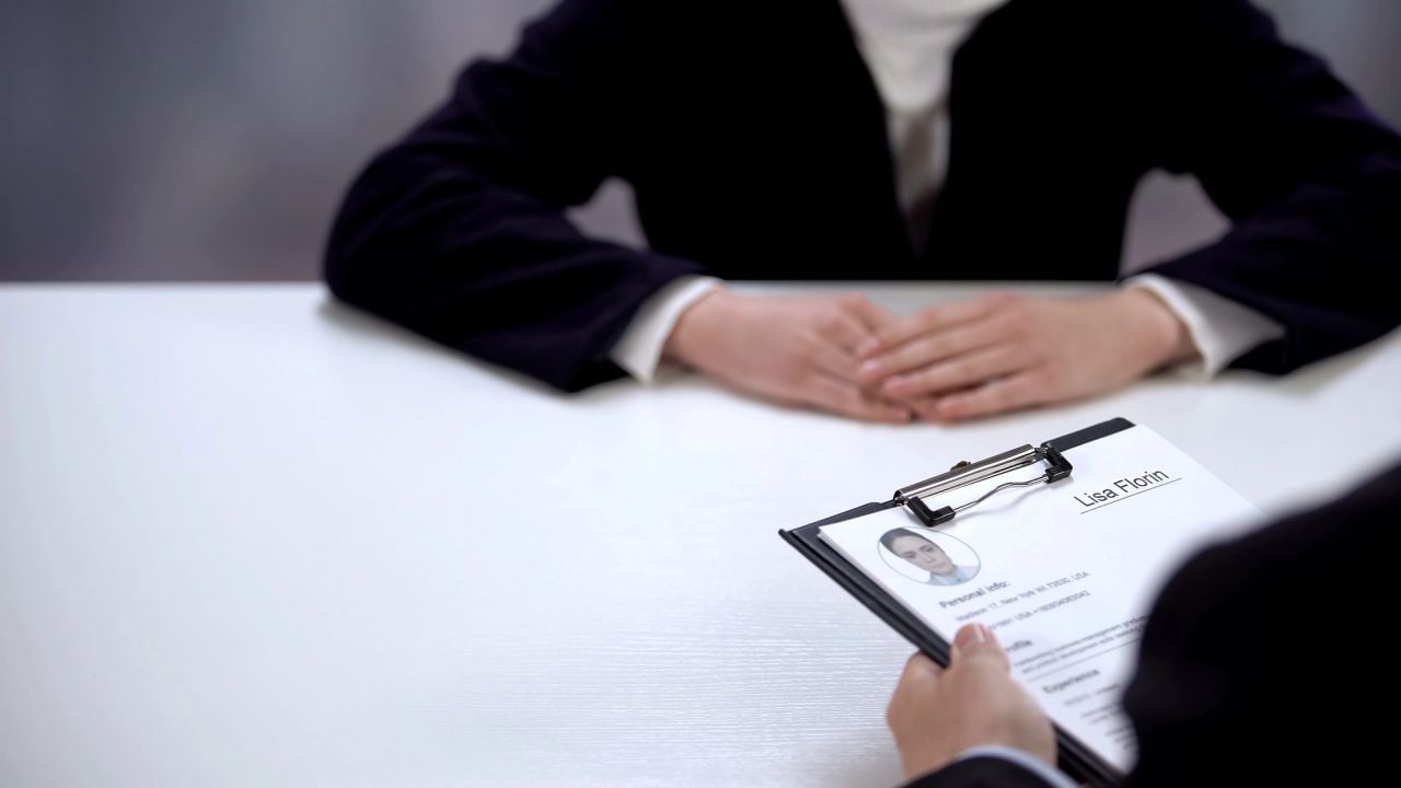 Aprenda a fazer ou melhorar o seu currículo utilizando o poder da IA