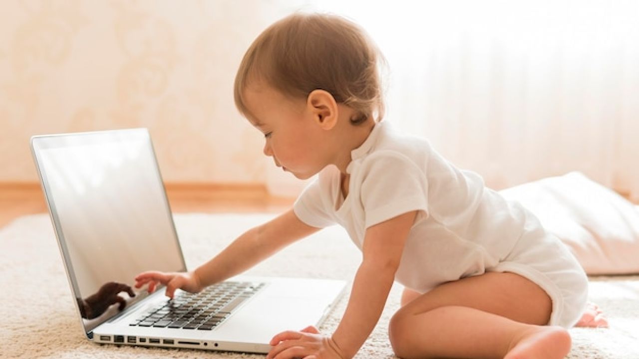 Geração Beta: 6 Tendências de nomes para bebês que refletem o mundo digital