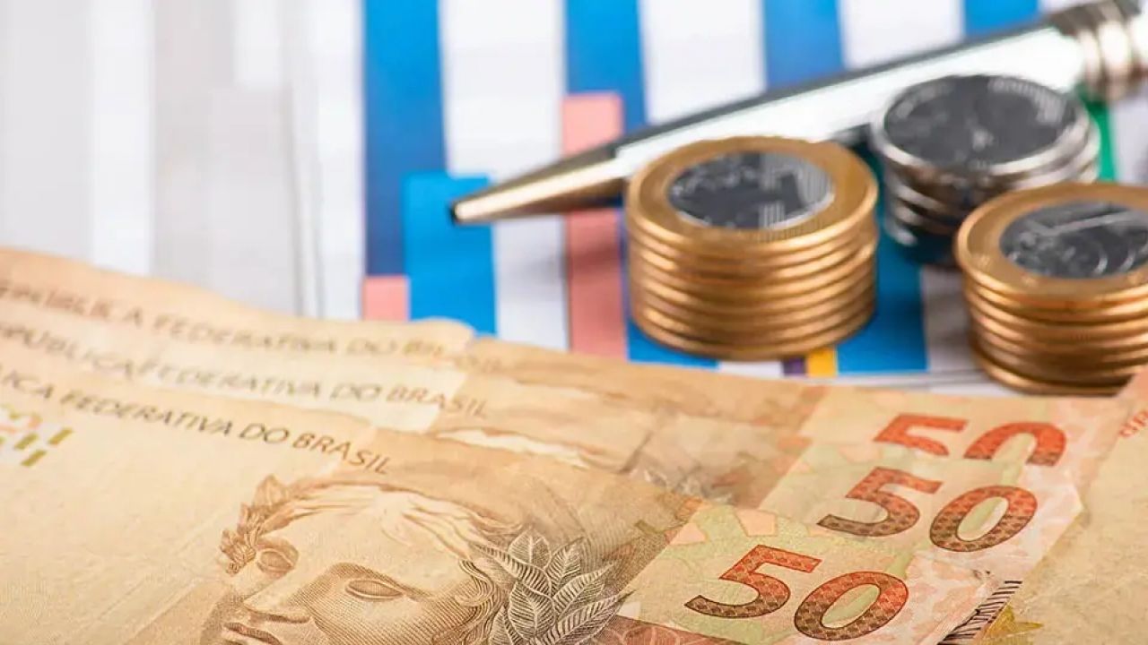 Qual a diferença entre empréstimo consignado público e privado?