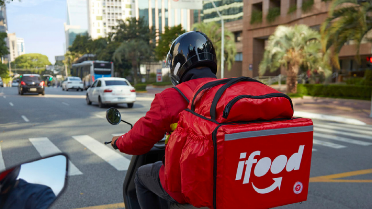 Quanto ganha um entregador do iFood em 2025? Descubra a remuneração real e fatores que influenciam