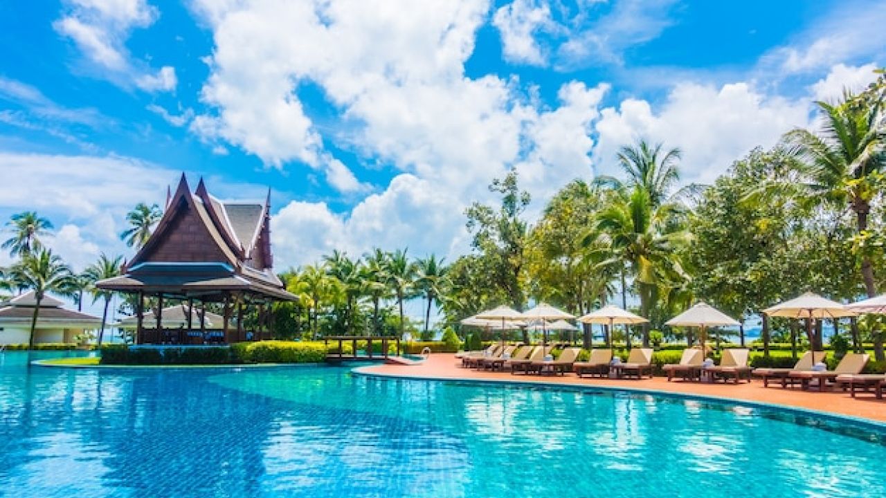 Taxas de Resort: Veja como evitar cobranças surpresa em sua próxima hospedagem