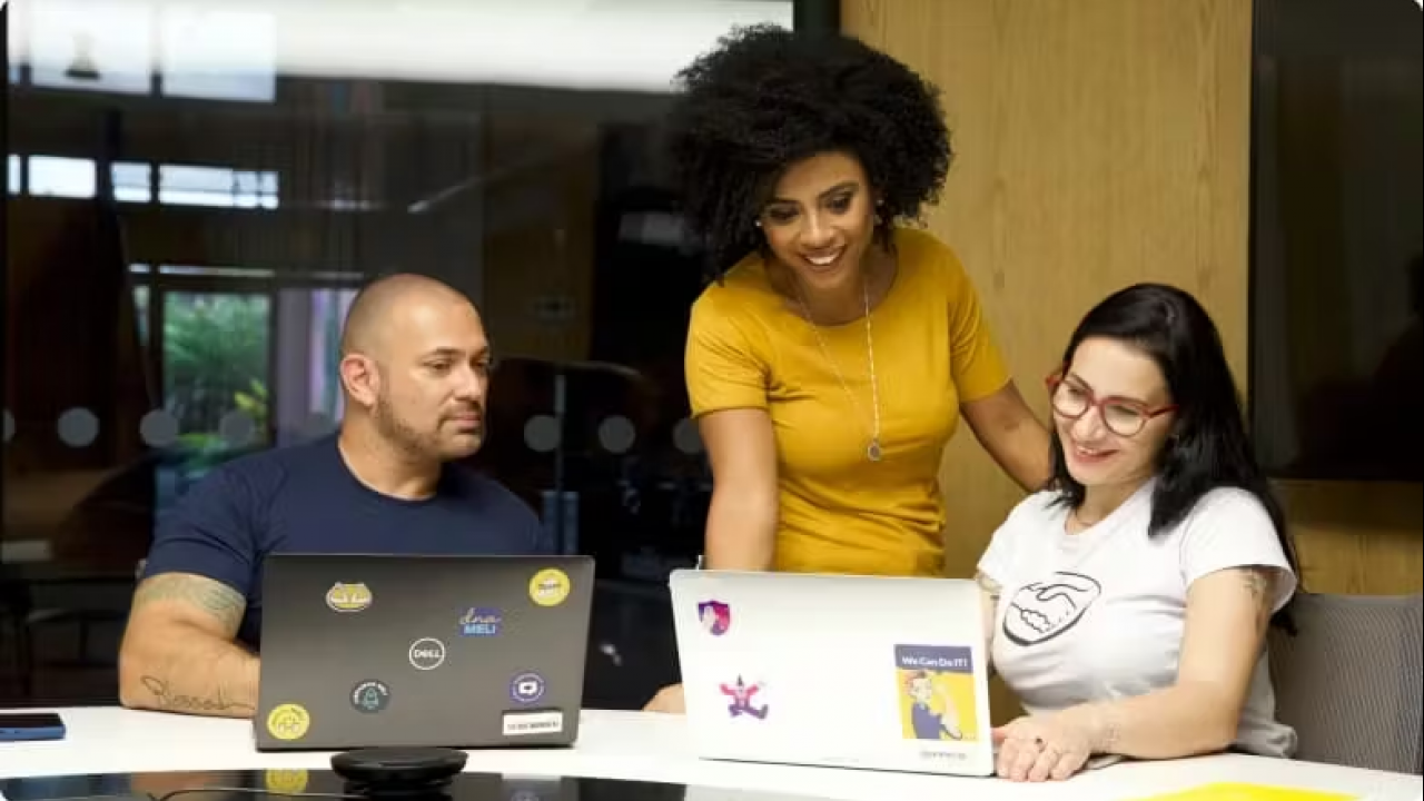 Mercado Livre anuncia vaga híbrida para PcD: Como se candidatar a assistente de vendedores