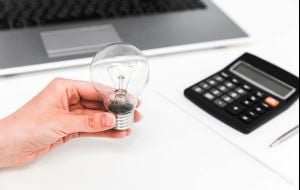 Isenção na conta de luz: 17 milhões de famílias podem ter energia gratuita