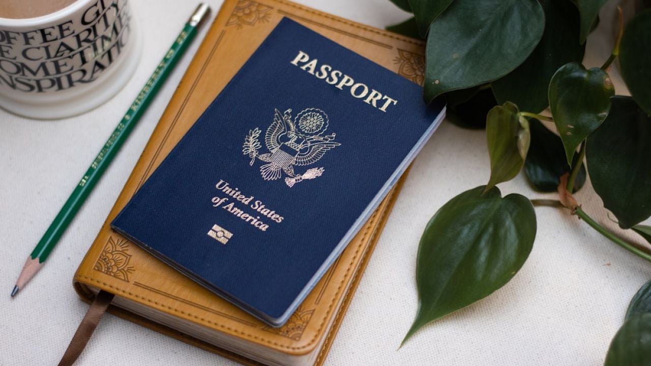 Passaporte na bagagem de mão: O erro que pode arruinar sua viagem