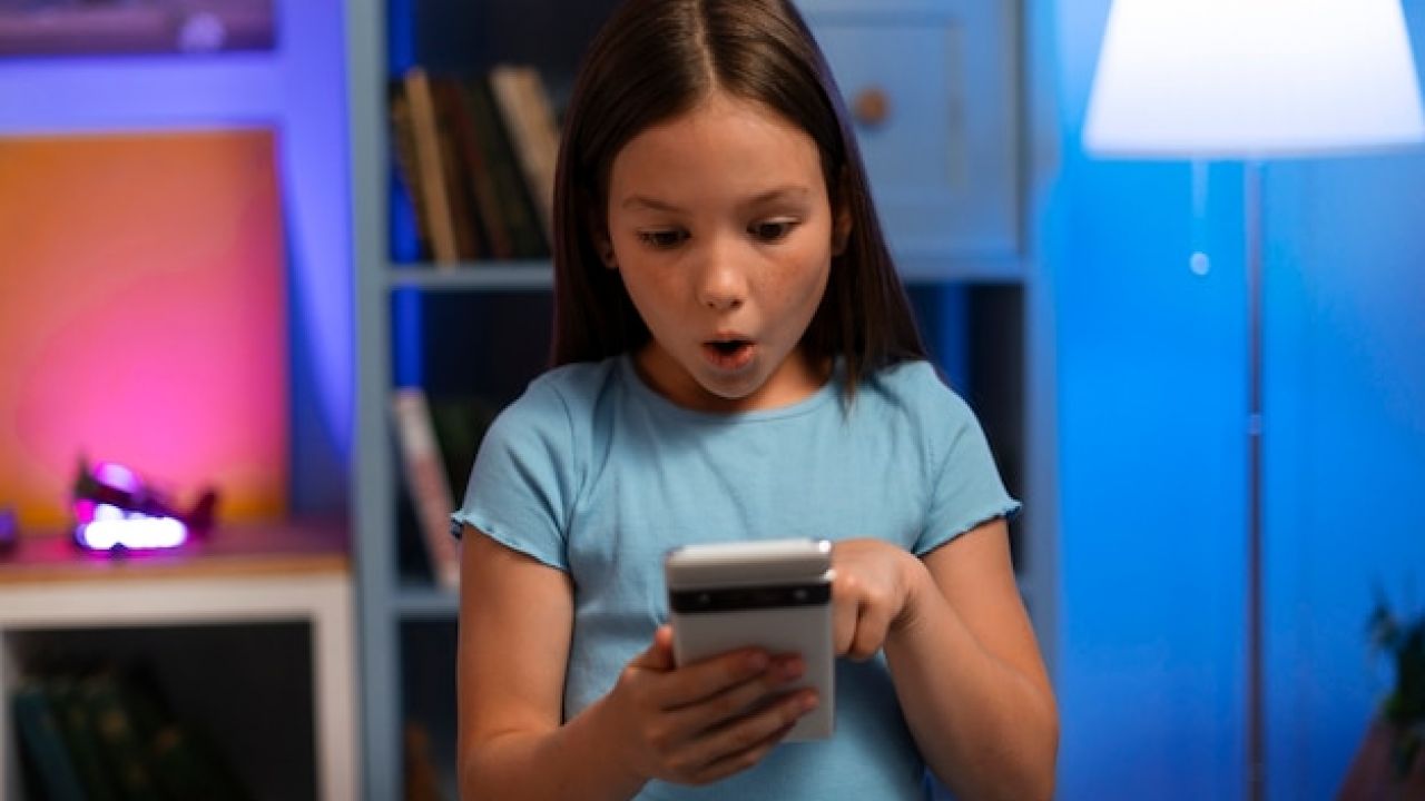 Como descobrir o que o algoritmo do TikTok mostra ao seu filho