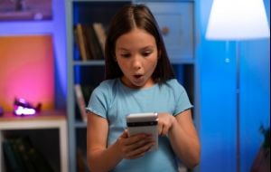 Como descobrir o que o algoritmo do TikTok mostra ao seu filho