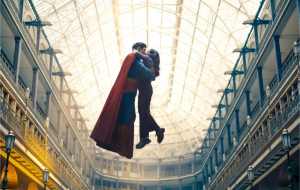 Superman sofre censura inesperada: Beijos removidos chocam fãs