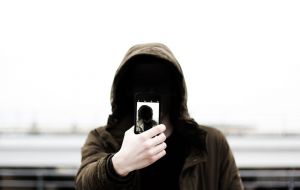 Como se proteger do "Boa Noite Cinderela" digital e outros crimes