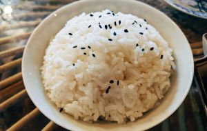 Como preparar o arroz perfeito: truques de chefs brasileiros