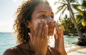 Verão 2025: Proteção solar redobrada evita 220 mil casos de câncer