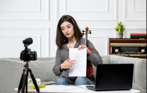 Contratos de influencers: Como funcionam publis e conteúdo espontâneo