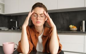 Dor de cabeça frequente: Hábitos que podem estar piorando