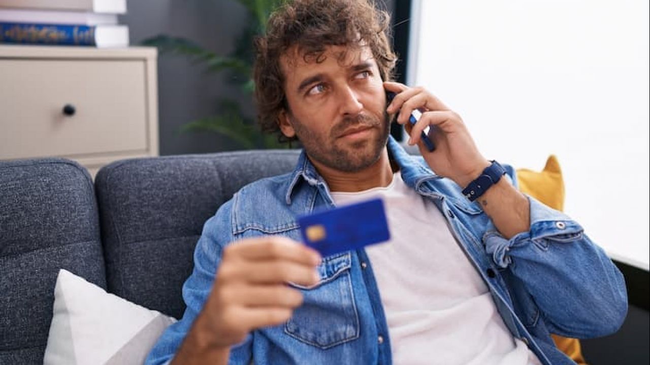 Como evitar assinatura recorrente no cartão sem perceber