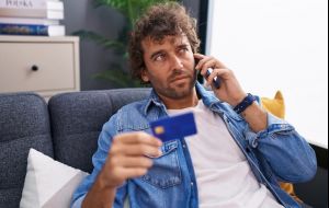 Como evitar assinatura recorrente no cartão sem perceber