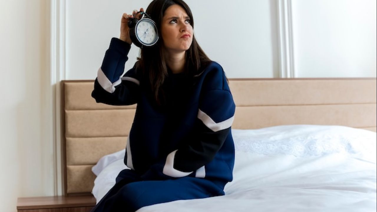 Dorme bem e acorda cansado? Veja o que pode estar errado