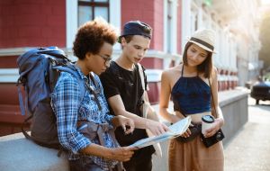 Turismo sem roteiro: por que jovens estão viajando diferente