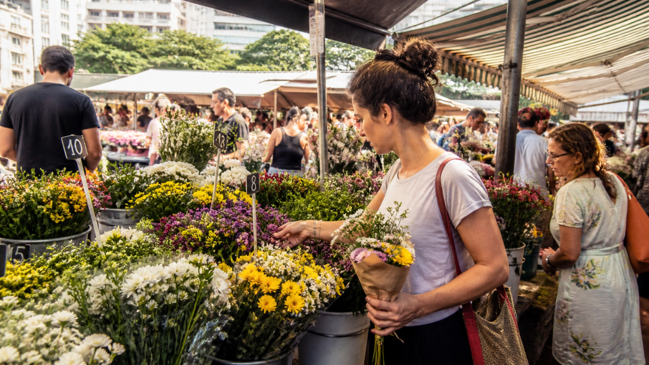 Buquê pronto ou flores avulsas: como não pagar caro e durar mais