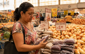 Cebola, feijão e leite: os vilões do supermercado em abril