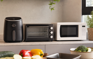 Air fryer, forno elétrico ou micro-ondas: qual ajuda mais em cozinha pequena?