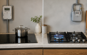 Cooktop de indução x cooktop a gás: qual pesa menos na conta no uso diário?