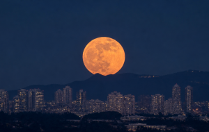 Por que a Lua parece enorme quando está perto do horizonte?