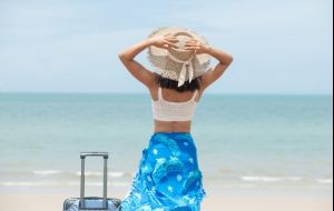 Mala enxuta: como regras de bagagem mudaram a moda praia