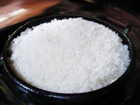 Como tirar o cheiro de queimado do arroz