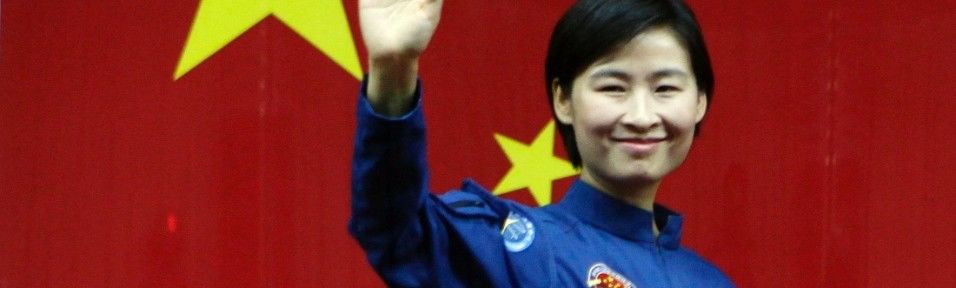 1ª astronauta chinesa acopla em módulo espacial nesta segunda-feira