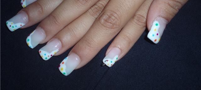 Como cuidar e aplicar unhas postiças?