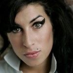 Livro de pai de Amy Winehouse terá bilhetes escritos por ela