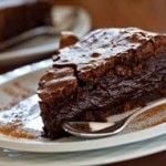 Aprenda a fazer um delicioso bolo de chocolate cremoso