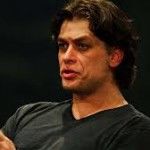 O ator Fábio Assunção estreia na direção de teatro peça que discute fé e religião