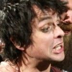 Vocalista do Green Day é internado em clínica de reabilitação