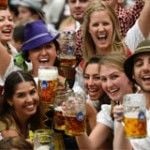 Começa a maior festa da cerveja do mundo em Munique