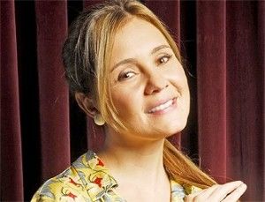 Adriana Esteves conta seus planos após terminar novela "Avenida Brasil"