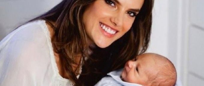 Alessandra Ambrósio conta como perdeu peso após gravidez