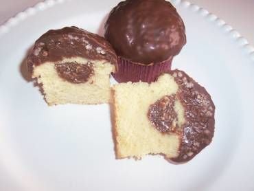 Cupcakes de brigadeiro com cobertura tipo chokito