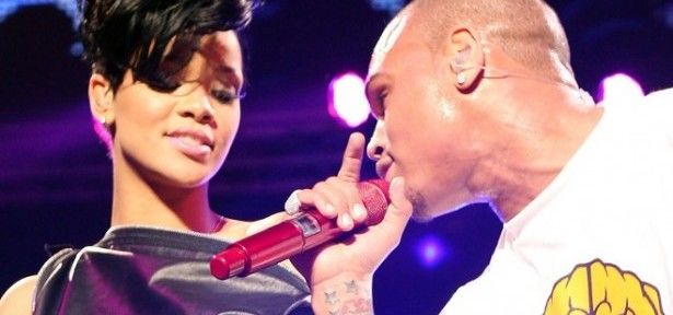 Rihanna nega ter voltado a namorar Chris Brown