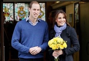 Kate Middleton deixa o hospital, grávida, após quatro dias internada
