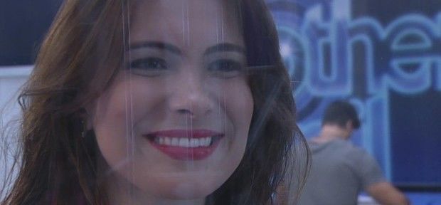 Kamilla se sente excluída do grupo em Casa de Vidro 