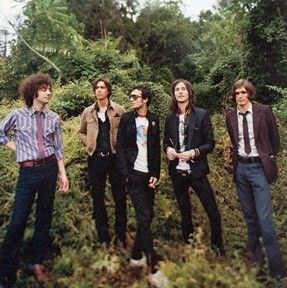 The Strokes lança novo single. Relembre a historia da banda.