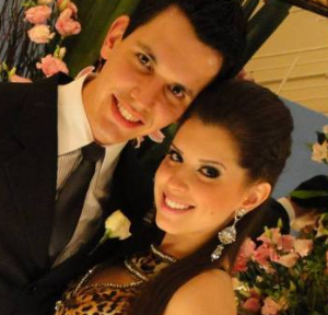 Namorado de Andressa continua torcendo por ela depois de noite de carícias com Nasser