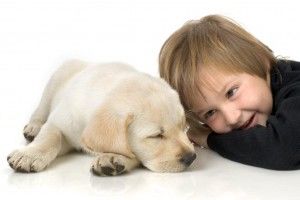 criança-com-cachorro