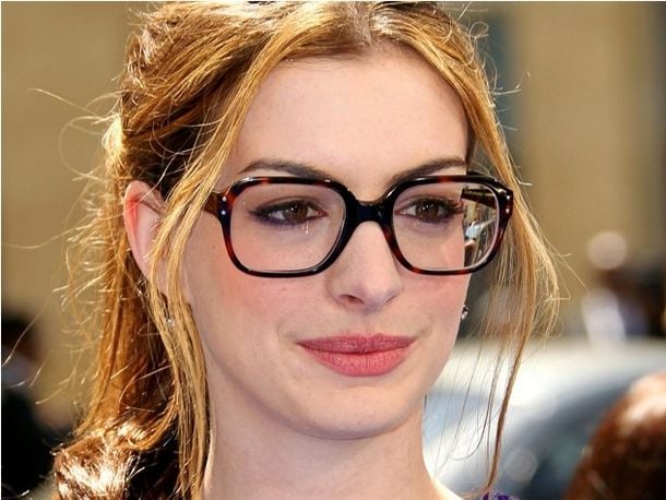 Maquiagem para Mulheres que usam óculos de grau