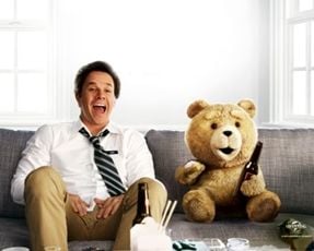 Urso Ted e Mark Wahlberg irão apresentar o Oscar 2013